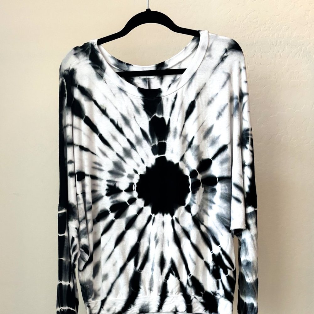 ENTI Tie Dye Swirl Oversized Relaxed Fit Black & White Top